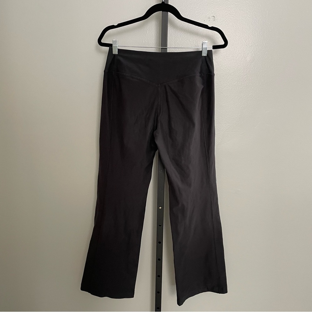 Nike Black Wide Leg Flared Yoga Pants Size Medium - Picture 2 of 3